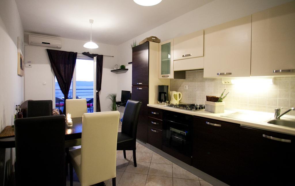 Apartments Mediterranea With Heated Pool พิสัก ภายนอก รูปภาพ
