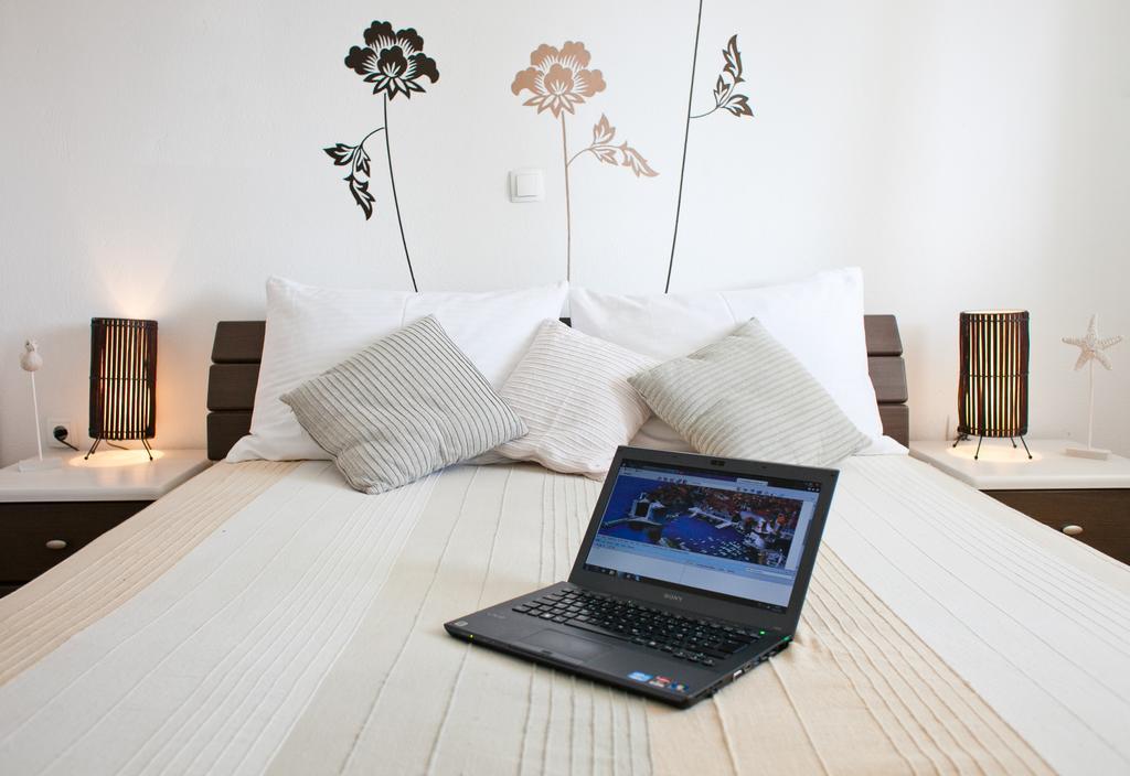 Apartments Mediterranea With Heated Pool พิสัก ภายนอก รูปภาพ