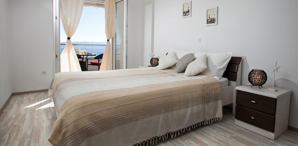 Apartments Mediterranea With Heated Pool พิสัก ภายนอก รูปภาพ