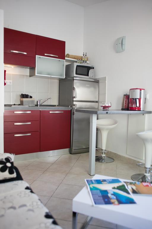 Apartments Mediterranea With Heated Pool พิสัก ภายนอก รูปภาพ