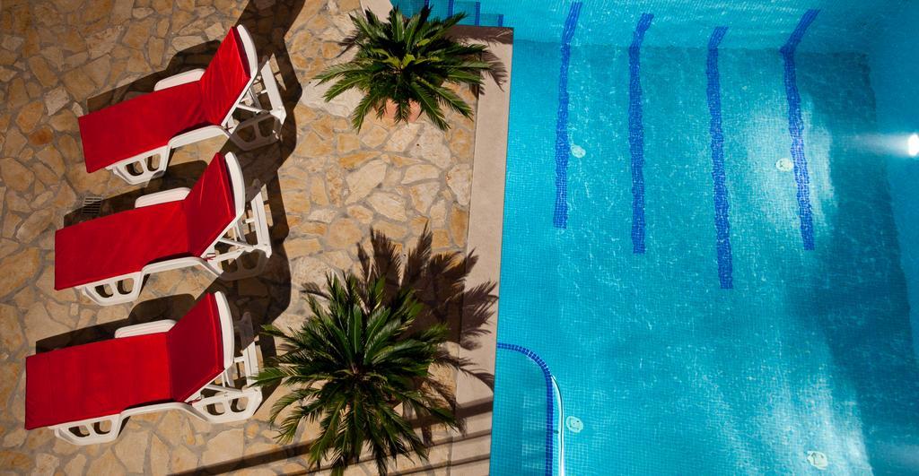 Apartments Mediterranea With Heated Pool พิสัก ภายนอก รูปภาพ